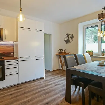 Auszeit Steiraland 6 Mit Ueberdachter Terasse Schoenen Garten Und Kostenlosen Parkplatz Appartamento Leoben (Styria)