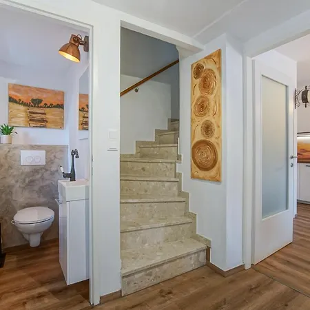 Auszeit Steiraland 6 Mit Ueberdachter Terasse Schoenen Garten Und Kostenlosen Parkplatz Appartamento Leoben (Styria)