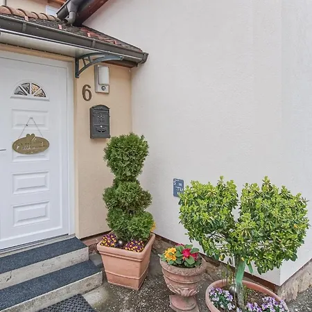 Auszeit Steiraland 6 Mit Ueberdachter Terasse Schoenen Garten Und Kostenlosen Parkplatz Appartamento Leoben (Styria)