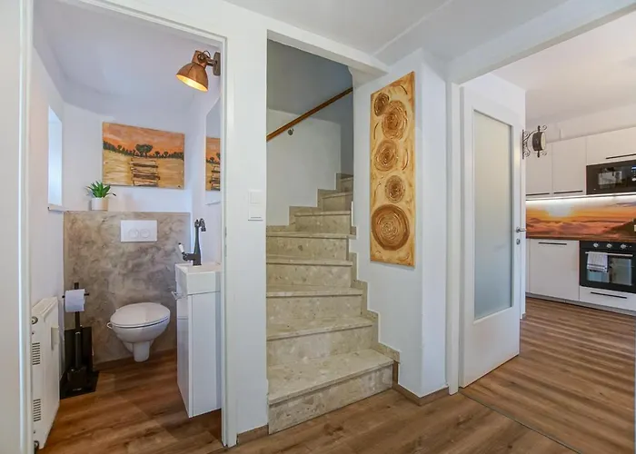 Auszeit Steiraland 6 Mit Ueberdachter Terasse Schoenen Garten Und Kostenlosen Parkplatz Apartmán Leoben (Styria)